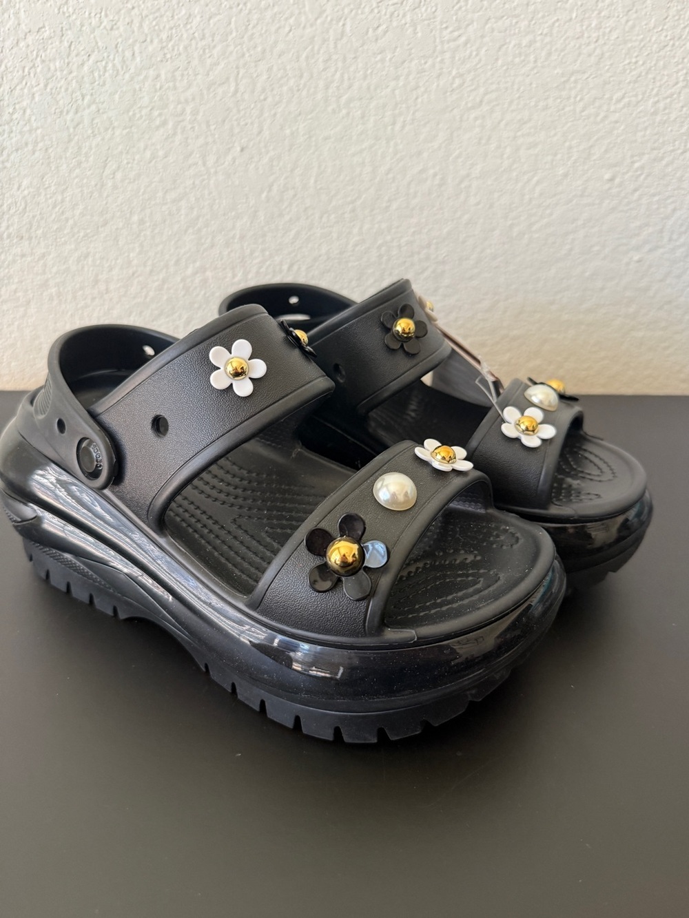 Crocs Mega Crush Platform Sandals with Flower Charms Black Size 6 NWT